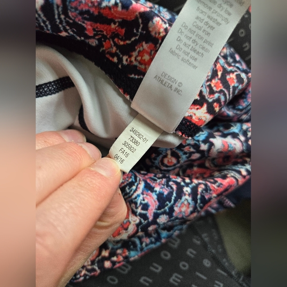 Good condition workout pants. - Picture 6 of 7